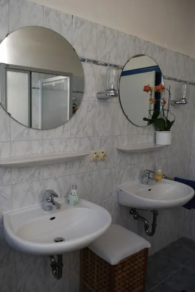 Badezimmer, Blick zur Dusche